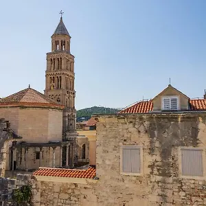 Palace View Split